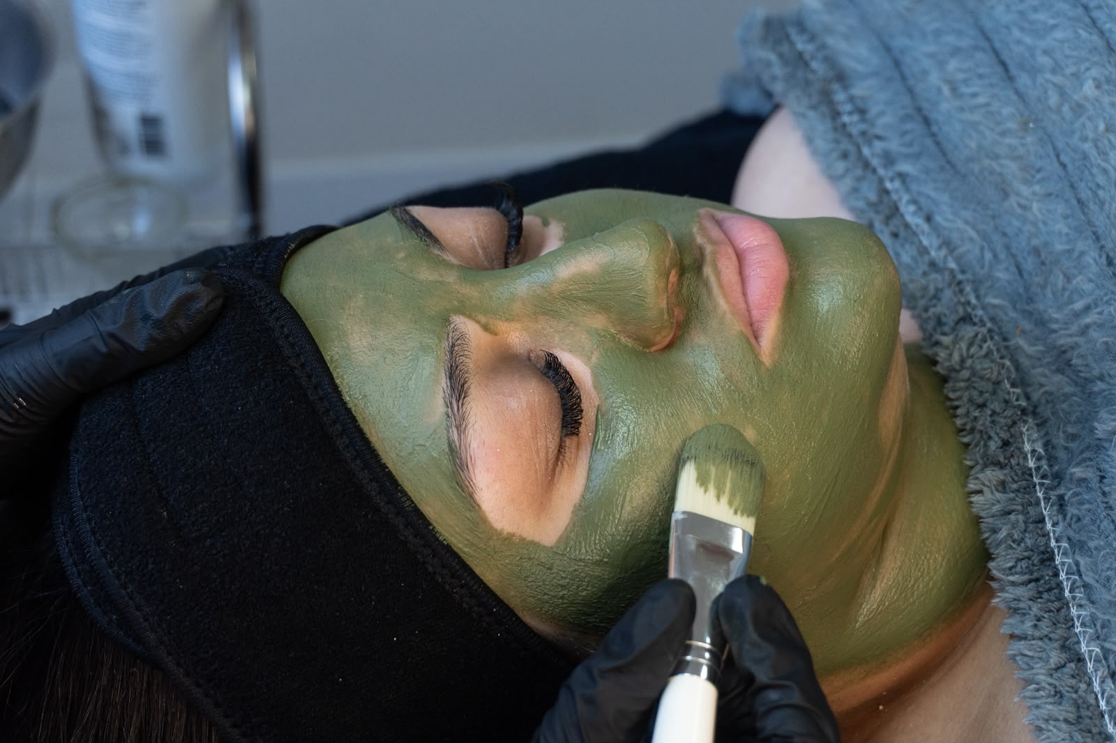 Esthemax Jelly Mask tijdens de Glow Jelly Facial bij Beautybyyassz